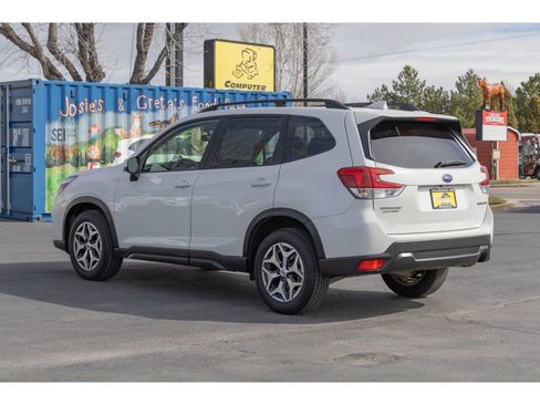 Used 2021 Subaru Forester Premium image 5