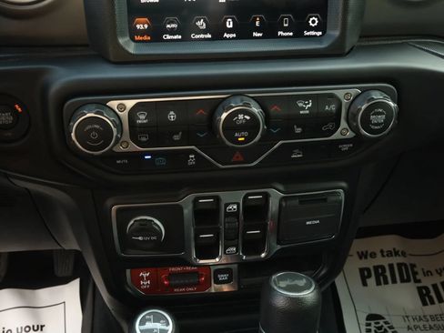 Used 2023 Jeep Wrangler Unlimited Rubicon 4xe w/ Cold Weather Group AWD/4WD image 25