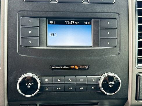 Used 2018 Ford Expedition Max XLT image 16