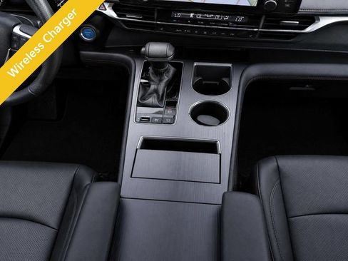 Used 2021 Toyota Sienna XSE w/ XSE Plus Package AWD/4WD image 19