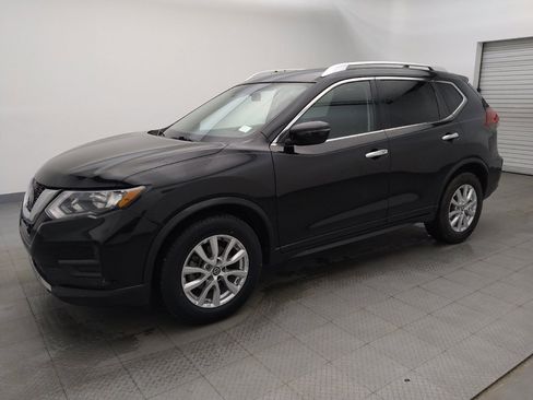 Used 2019 Nissan Rogue SV image 2