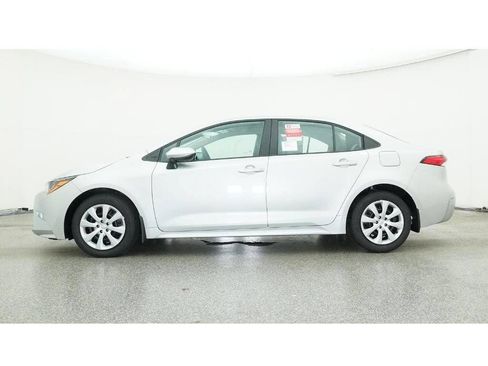 Used 2025 Toyota Corolla LE FWD image 24