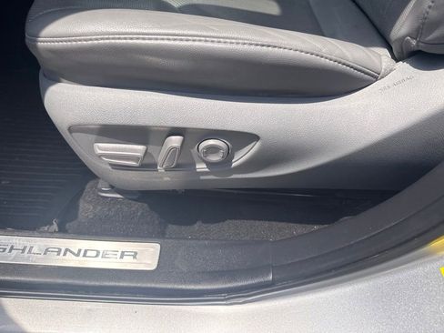 Used 2023 Toyota Highlander Limited AWD/4WD image 13