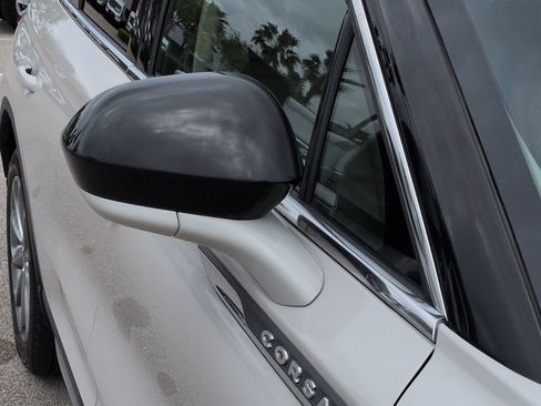 Used 2020 Lincoln Corsair AWD image 9