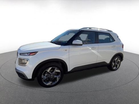 Used 2025 Hyundai Venue SEL image 8