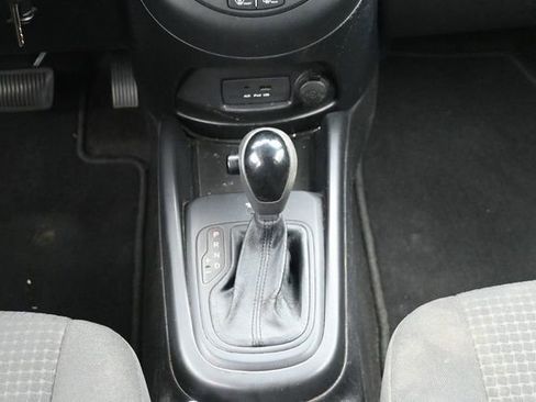 Used 2013 Kia Soul FWD image 21