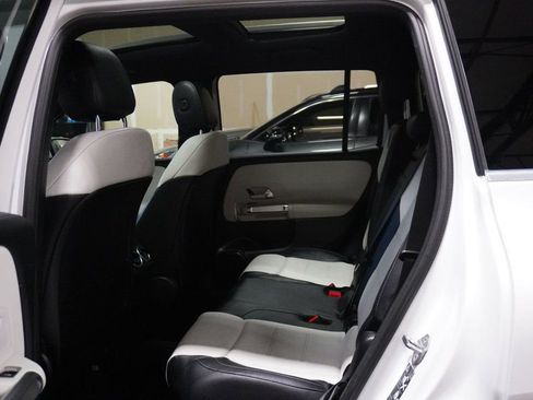 Used 2020 Mercedes-Benz GLB 250 4MATIC image 16