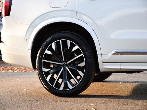Certified 2025 Volvo XC90 B6 Plus image 10