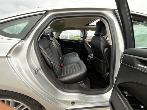 Used 2015 Ford Fusion SE w/ Equipment Group 202A FWD image 11