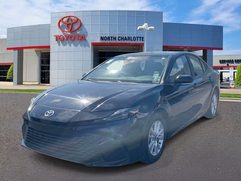 Used 2025 Toyota Camry LE image 4
