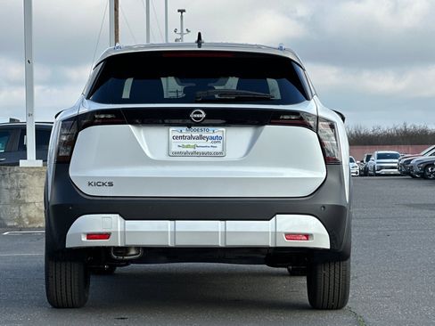 New 2026 Nissan Kicks SV image 5