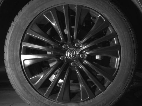 Used 2024 Toyota Venza Nightshade AWD/4WD image 11