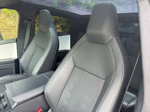 Used 2024 Tesla Cybertruck AWD Crew Cab image 21