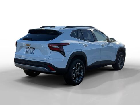 Used 2025 Chevrolet Trax LT w/ Driver Confidence Package image 5