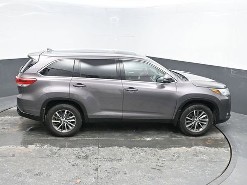 Used 2019 Toyota Highlander XLE image 27