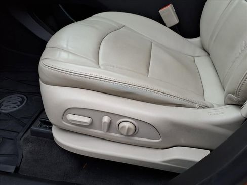 Used 2019 Buick Enclave Essence image 15