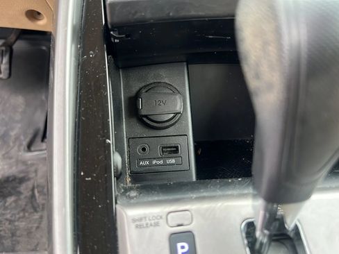 Used 2013 Hyundai Elantra GLS w/ Preferred Pkg image 16