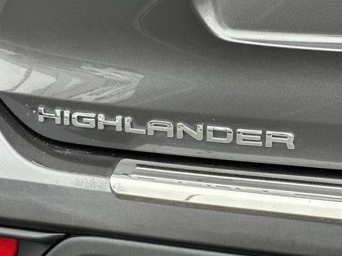 Used 2023 Toyota Highlander XLE w/ Protection Package #3 (TMS) FWD image 28