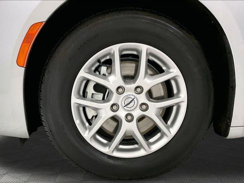 Used 2023 Chrysler Pacifica Touring-L FWD image 26
