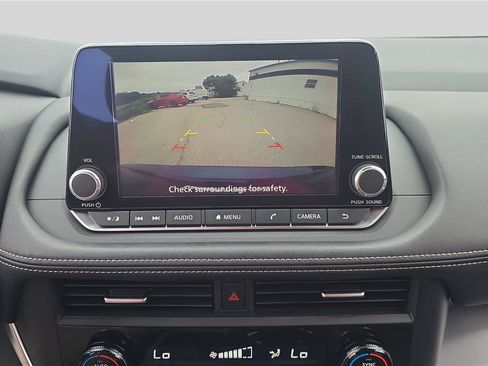 Used 2025 Nissan Rogue SV FWD image 22
