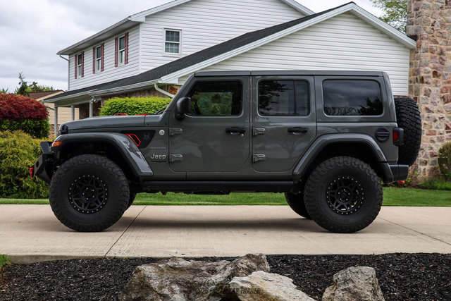Used 2022 Jeep Wrangler Unlimited Sahara w/ Cold Weather Group AWD/4WD image 3