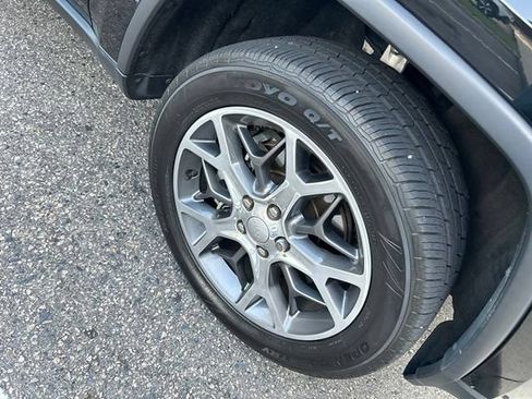 Used 2021 Jeep Grand Cherokee Limited AWD/4WD image 2