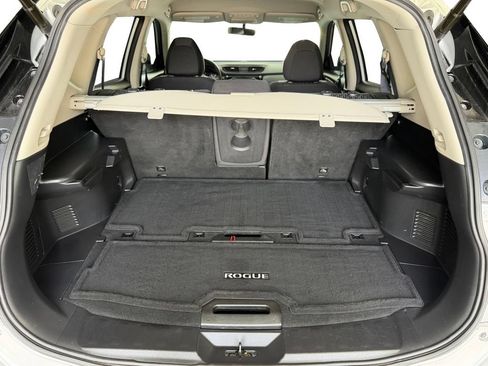 Used 2018 Nissan Rogue SV FWD image 19