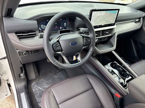 New 2026 Ford Explorer Platinum image 9