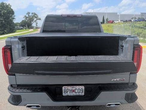 Used 2025 GMC Sierra 1500 AT4 w/ AT4 Premium Package AWD/4WD image 17
