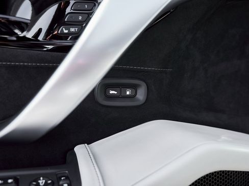 Used 2017 Acura NSX image 37