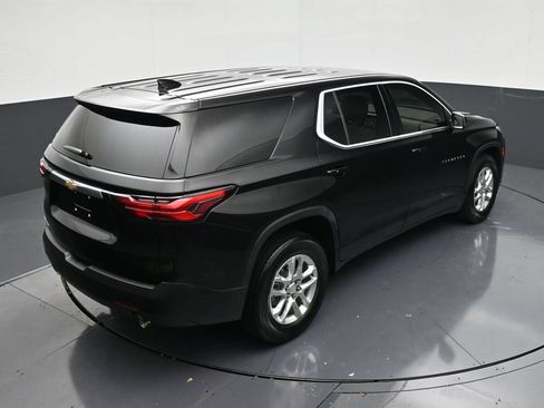 Used 2023 Chevrolet Traverse LS FWD image 16