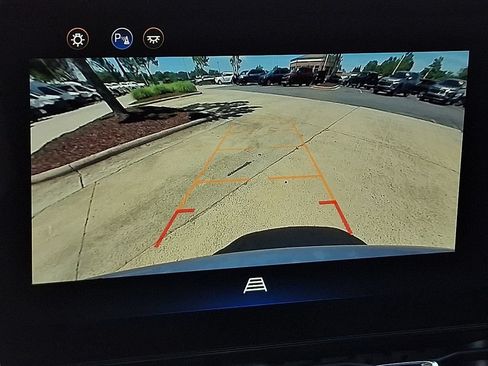 Used 2025 Chevrolet Equinox LT FWD image 18