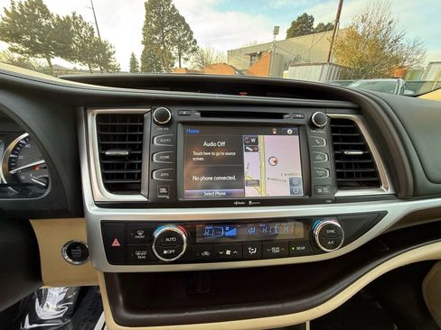 Used 2015 Toyota Highlander Limited image 42