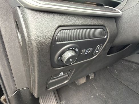 Used 2024 Jeep Wagoneer L 2WD w/ Premium Group I image 27