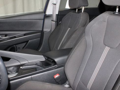 Used 2025 Hyundai Elantra SE FWD image 24