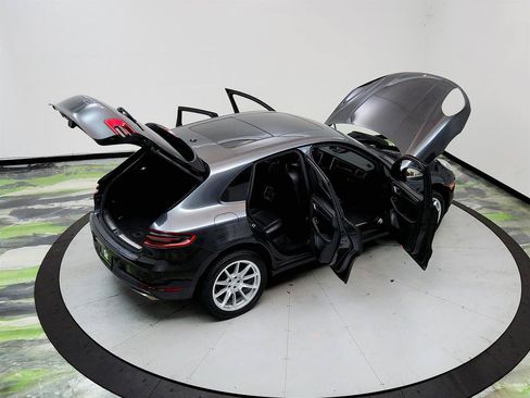 Used 2017 Porsche Macan AWD/4WD image 37