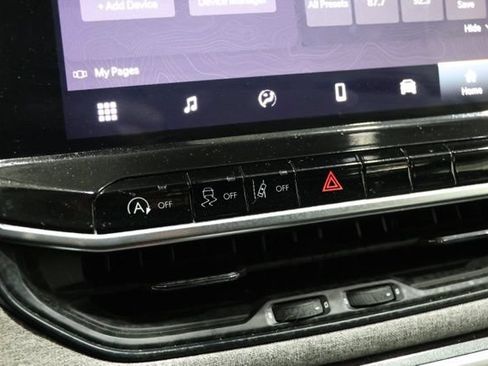 Used 2023 Jeep Compass Latitude w/ Sun and Sound Group AWD/4WD image 30