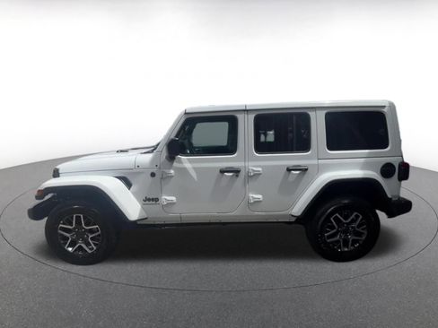 Used 2025 Jeep Wrangler Unlimited Sahara AWD/4WD image 8