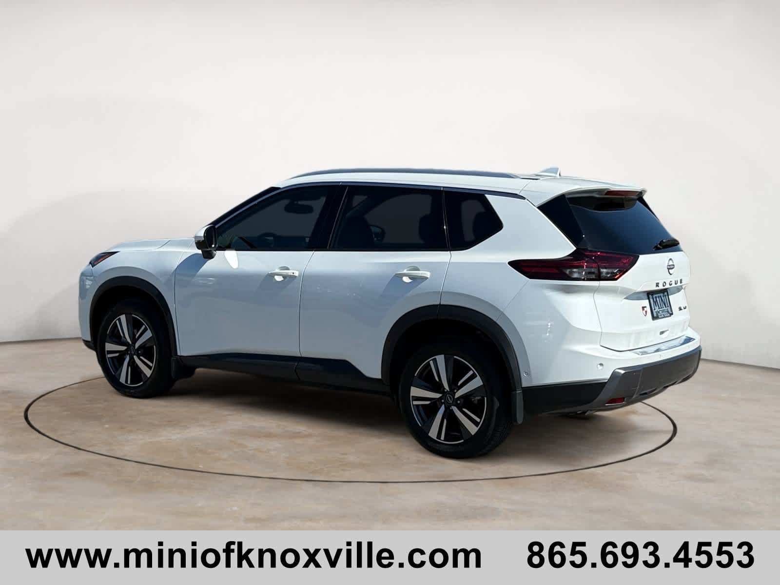 Used 2025 Nissan Rogue SL AWD/4WD image 5