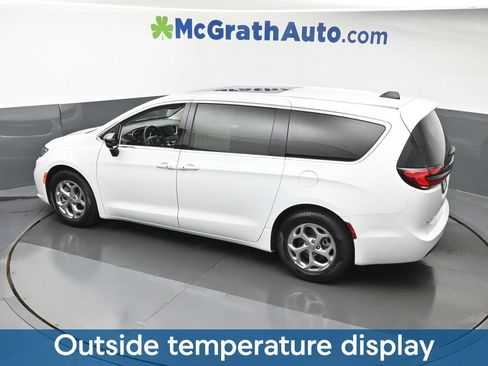 Used 2024 Chrysler Pacifica Limited FWD image 25