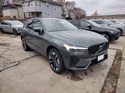 New 2026 Volvo XC60 B5 Plus w/ Climate Package image 4