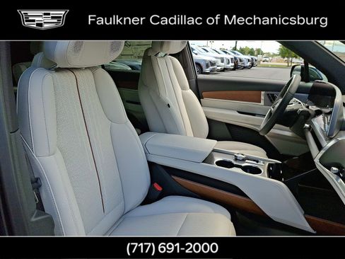 New 2026 Cadillac Vistiq Luxury w/ LPO, Floor Liner Package AWD/4WD image 12