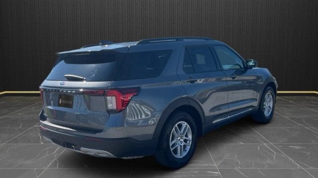 Used 2025 Ford Explorer Active w/ Active Comfort Package RWD image 5