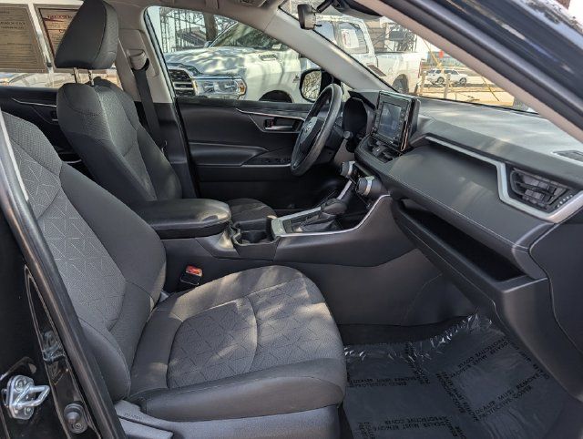Used 2021 Toyota RAV4 XLE FWD image 31
