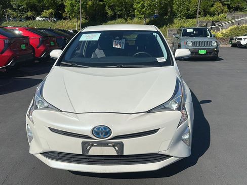 Used 2016 Toyota Prius Three Touring FWD image 7