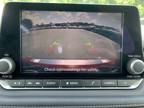 Used 2025 Nissan Rogue SV FWD image 15