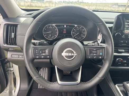 Used 2025 Nissan Pathfinder SL w/ Lighting Package (N92) FWD image 22