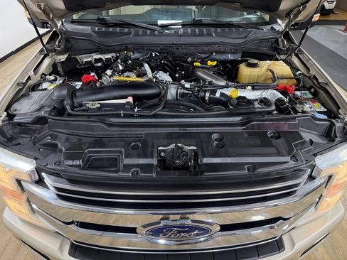 Used 2017 Ford F250 Lariat w/ Lariat Ultimate Package AWD/4WD image 11