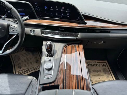 Used 2023 Cadillac Escalade Premium Luxury AWD/4WD image 28