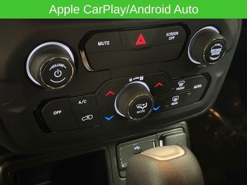 Used 2020 Jeep Renegade Latitude w/ Cold Weather Group FWD image 29